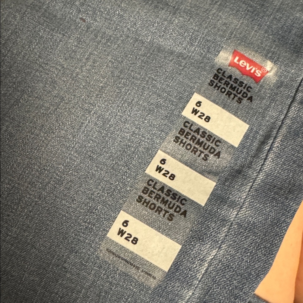 NWT • Levi's • Women's Classic Bermuda Shorts • Size 6/W28 • 😍 • Hypersoft • 💙 - Picture 10 of 11